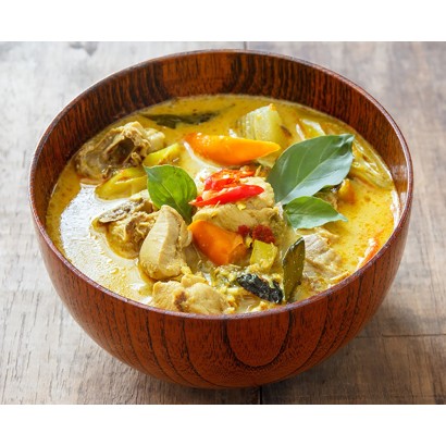 Pork with green curry served with white rice