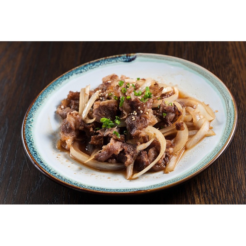 Beef with onions served with white rice